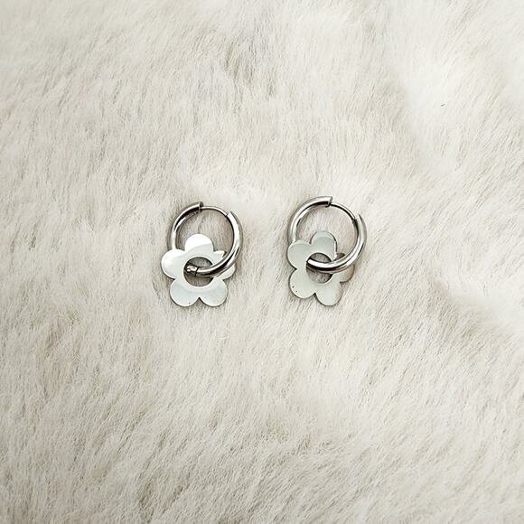 NEW Revolve Silver Flower Clover Huggie Hoop Earrings - Picture 5 of 8